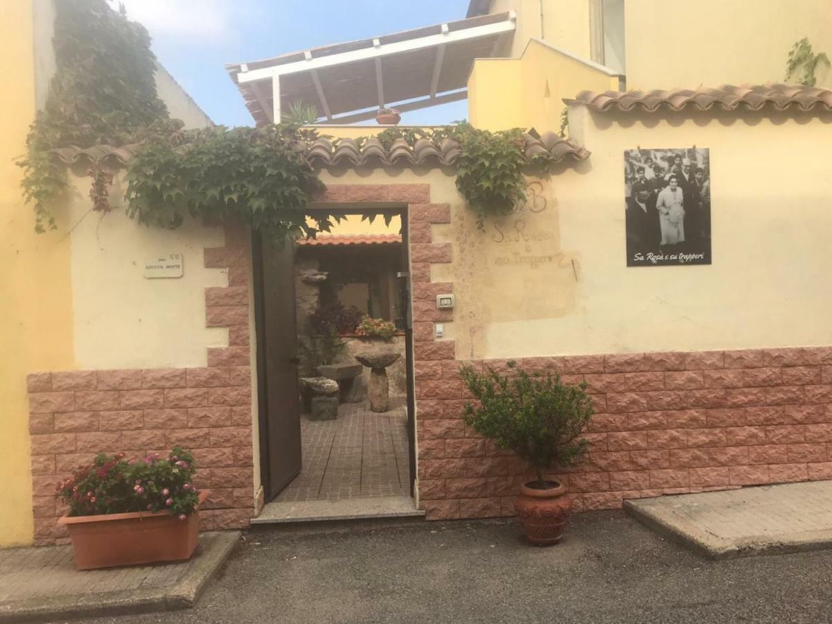 Sa Rosa E Su Trapperi Bed and Breakfast Oschiri Buitenkant foto